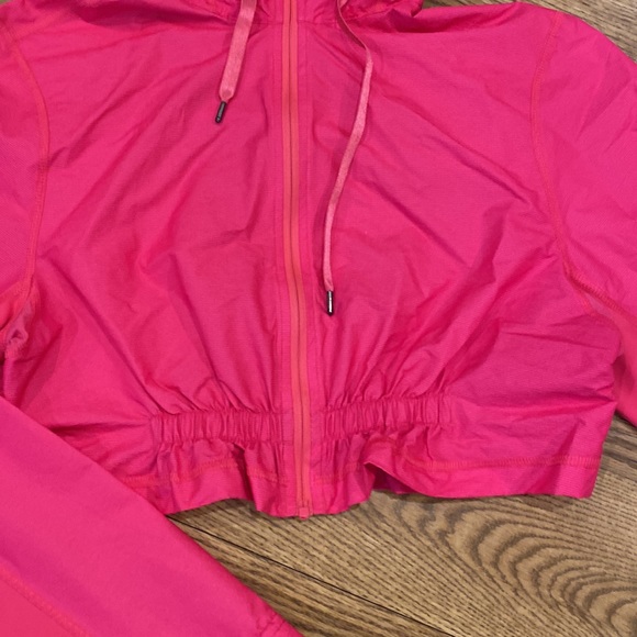 Lululemon hot pink long sleeve hooded cropped zip front  Barbiecore workout - Picture 8 of 14